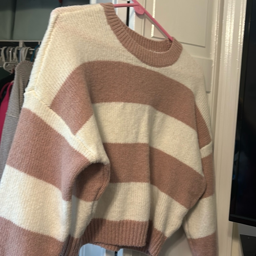 Hollister cropped sweater super soft